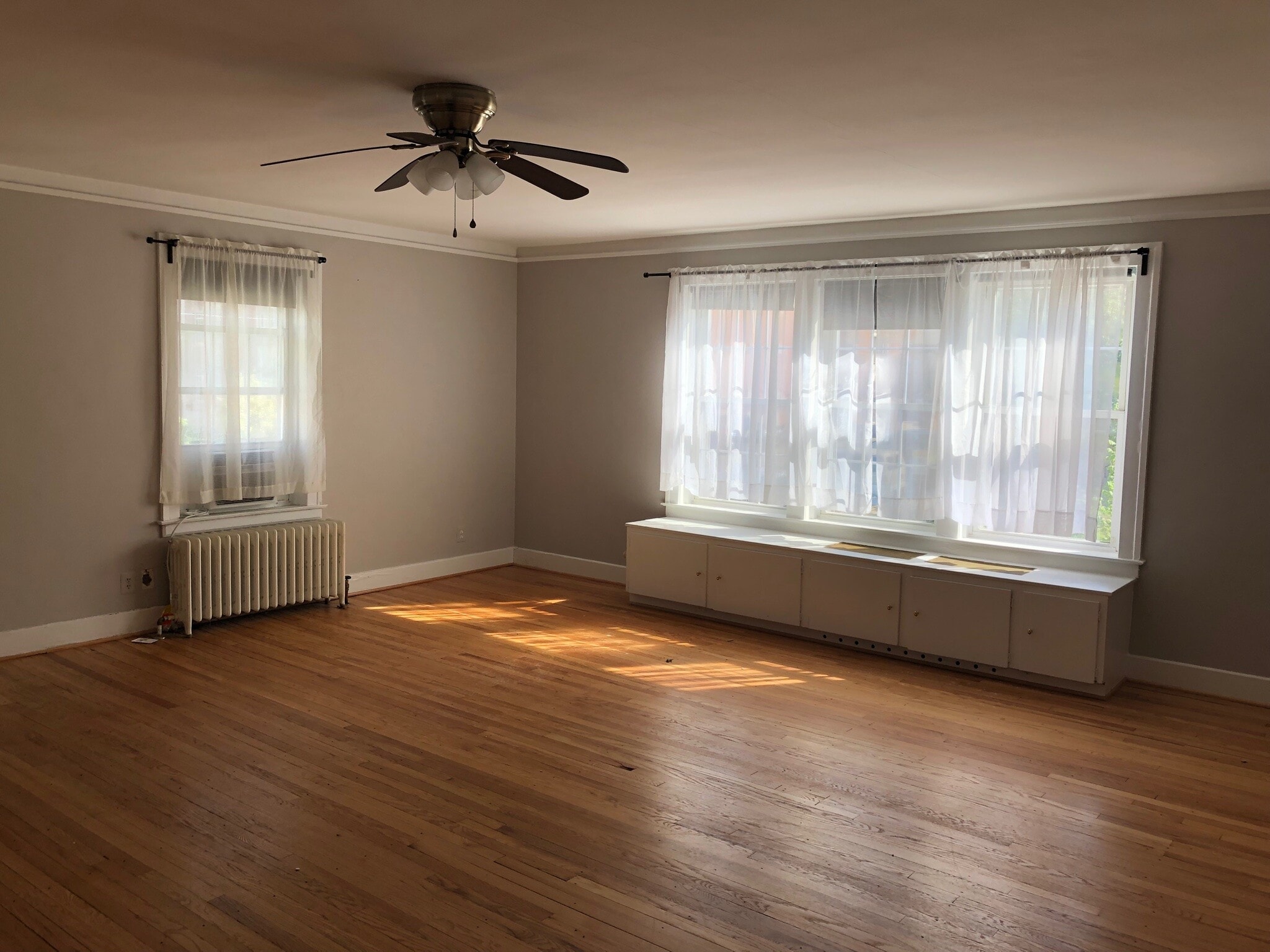 living area - 375 Fisher Rd