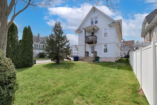 Building Photo - 356-358-358 Midland St