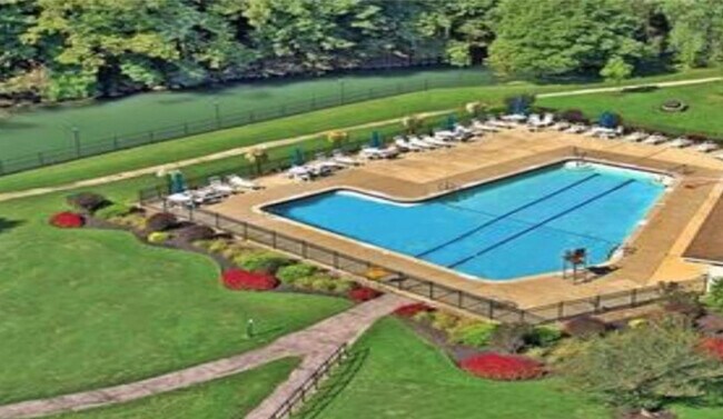 Swimming Pool - Common Area - 1 Bratenahl Pl