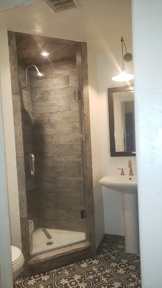 Building Photo - 1440 W Valerio St