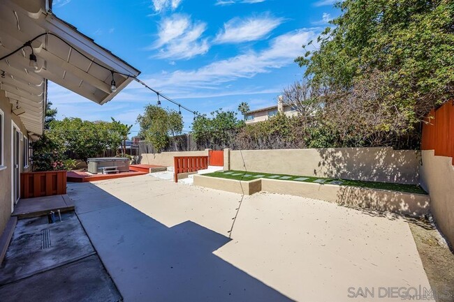 Building Photo - 8810 Mariposa St
