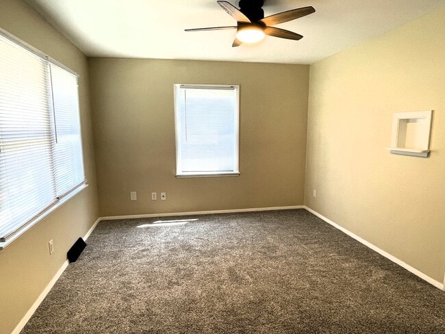 Building Photo - 501 E University Ave