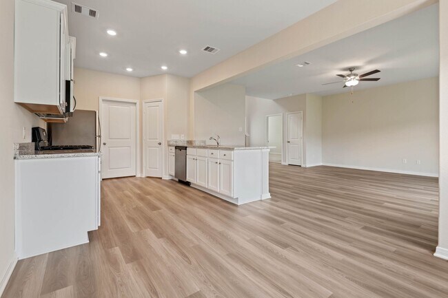 Building Photo - 10377 Red Cardinal Dr