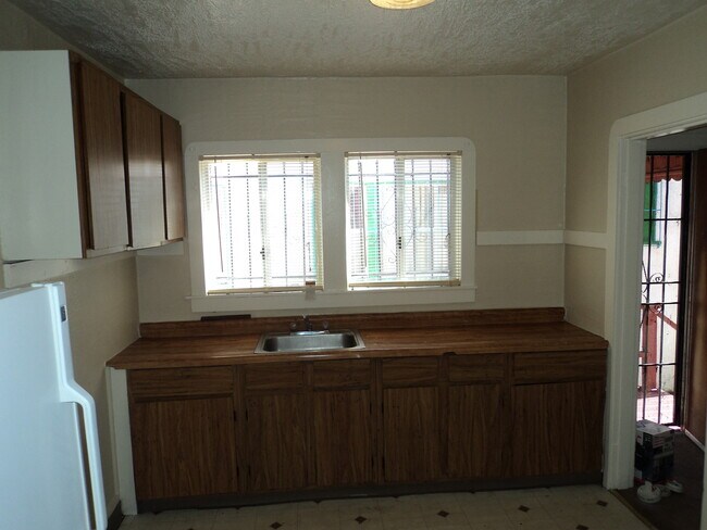 Building Photo - 00833