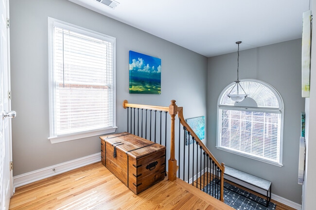 Building Photo - 2454 Vivian Cir