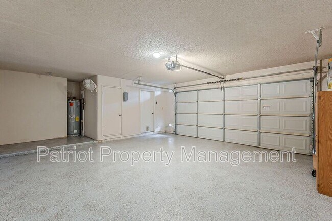 Building Photo - 5622 E Voltaire Ave