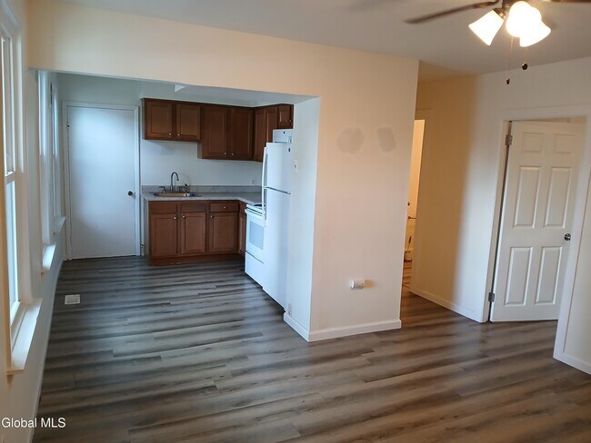 Building Photo - 405 3rd Ave