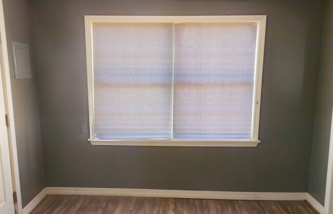 Building Photo - 3411 E 5th Pl