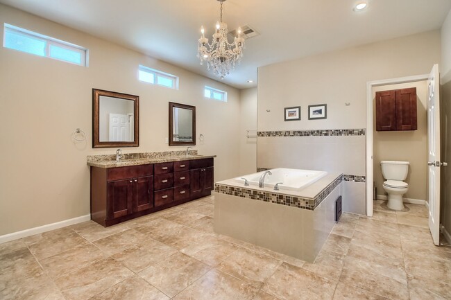 Building Photo - 4 Bedroom 3 Bathroom Single Family Home in...