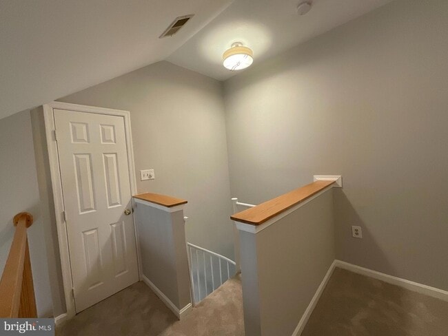 Building Photo - 9808 Lake Point Ct