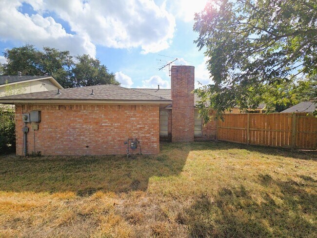 Building Photo - 3810 R V Mayfield Dr