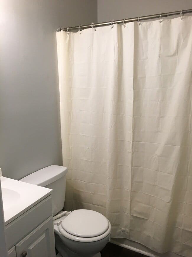 Building Photo - 2 Bedroom 1.5 Bath Townhome On James Island!