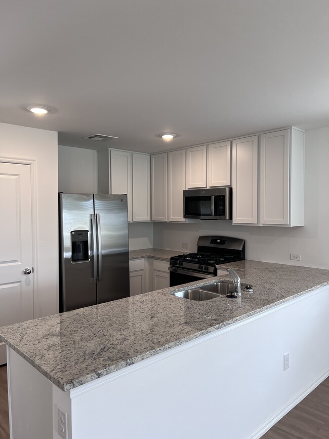 Building Photo - 2305 Wolford Ct