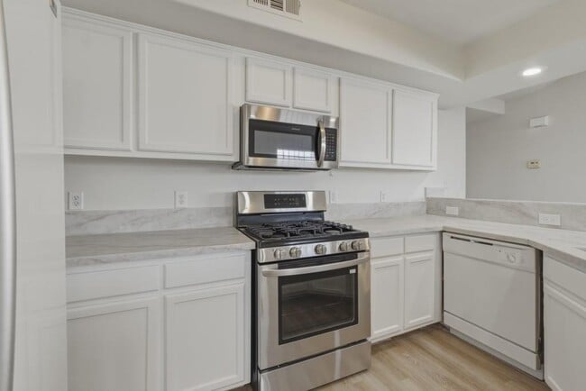 Building Photo - 6800 Dorita Ave