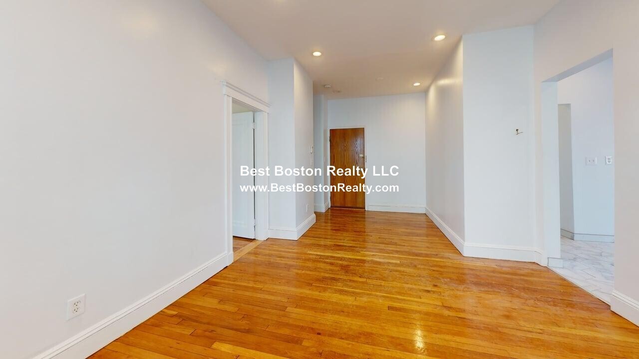 Building Photo - 202 Baker St