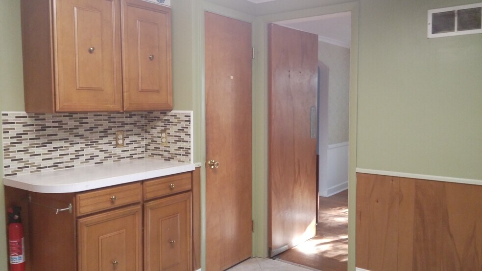 Building Photo - 969 Meadowbrook Dr