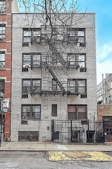 Building Photo - 32 Cornelia St