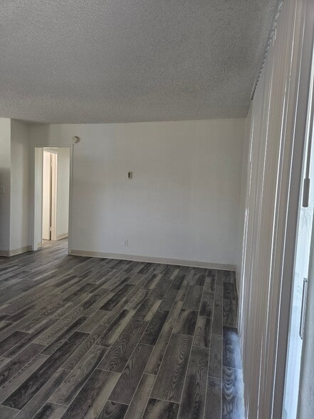 Building Photo - 995 N Mollison Ave