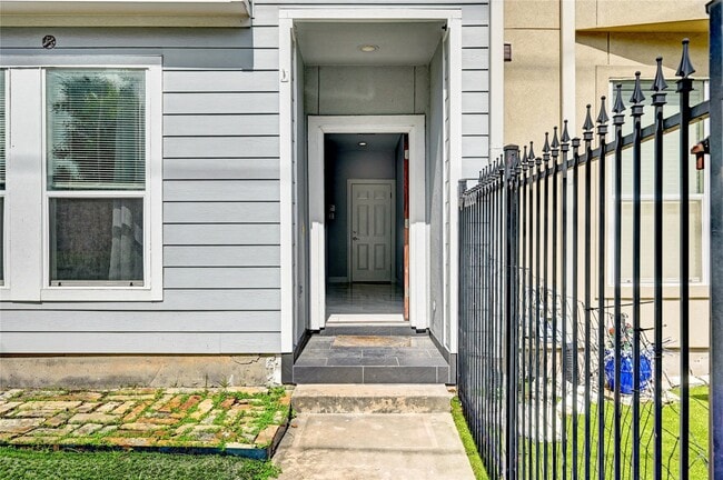 Building Photo - 5507 Darling St