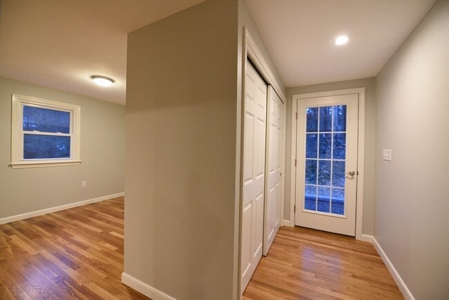 Building Photo - 348 Pleasant St