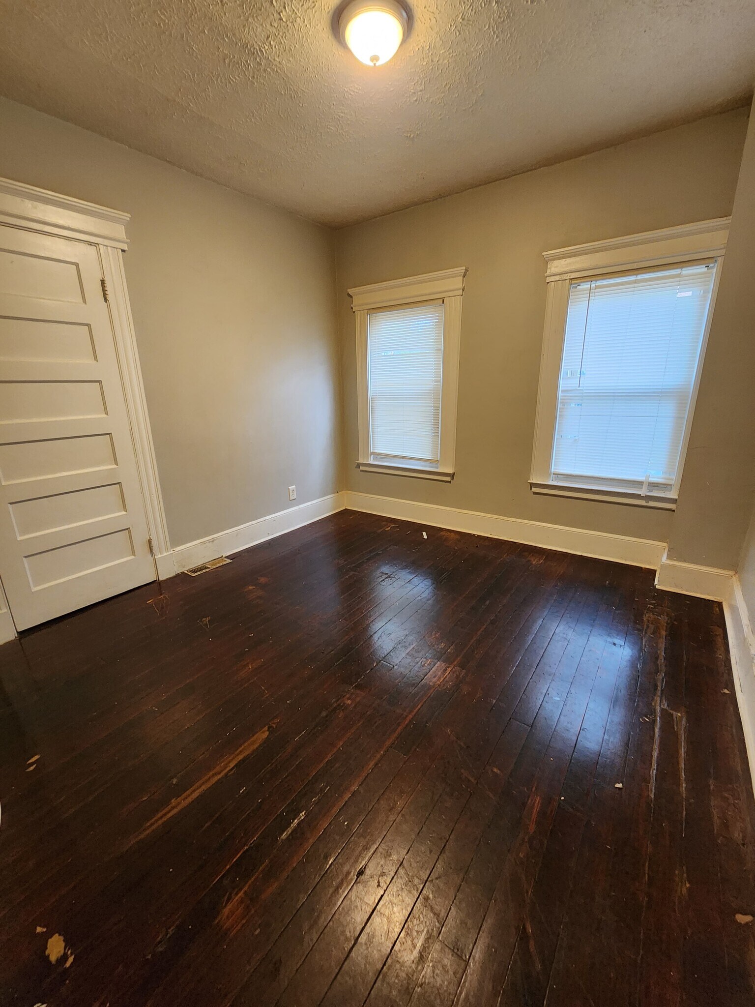 Building Photo - 37 Pond St