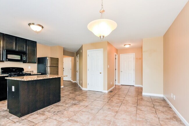 Building Photo - 245 Spring Borough Dr
