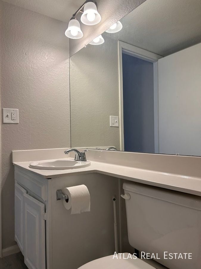 Building Photo - 15402 N 28th St