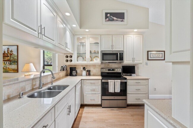 Building Photo - 16700 Willow Creek Dr