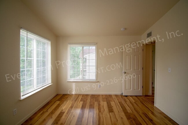 Building Photo - 1225 W Prospect Rd