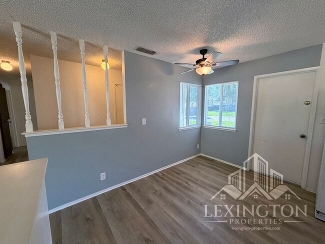 Building Photo - Lovely, 3BD/2BA, Home in Desirable Orangevale Neighborhood, Almond Acres, off Oak Ave. and Hickory!