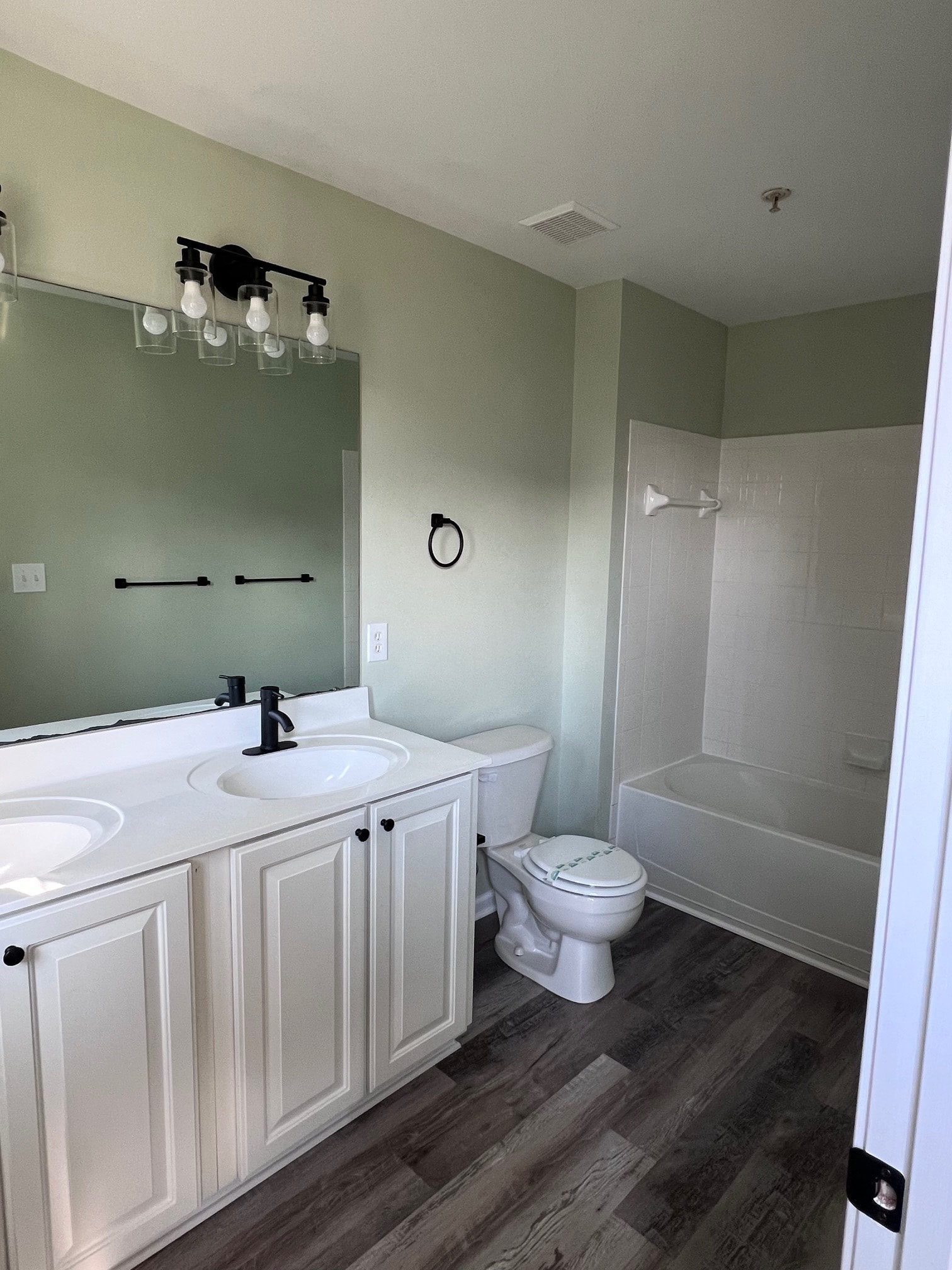 Building Photo - 1011 Meadow View Dr