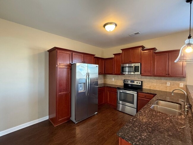 Building Photo - Beautiful 4 bedroom, 3.5 house