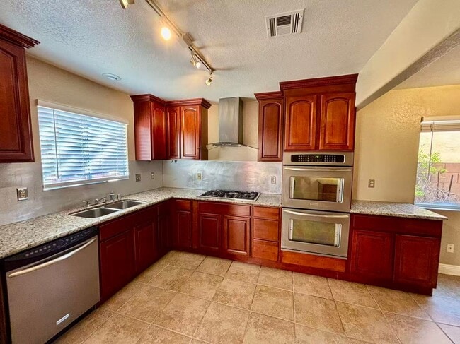 Building Photo - Two-story single-family house