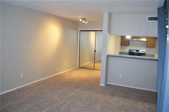 Building Photo - 4634 Country Creek Dr