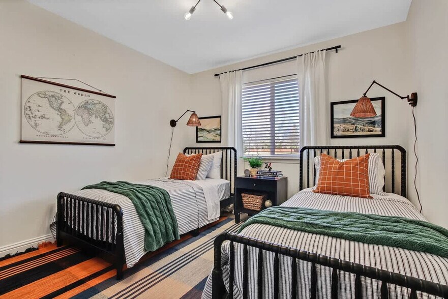 Building Photo - 14498 W Sedona Dr