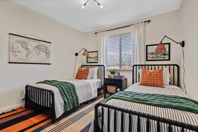 Building Photo - 14498 W Sedona Dr