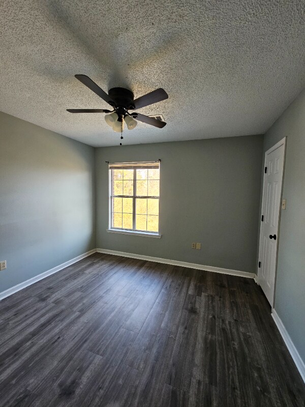 Building Photo - 1 Lilac St