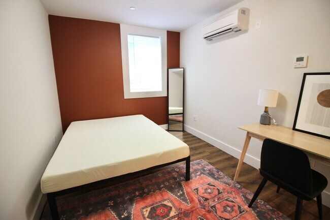 Building Photo - Huge 5 Bed each with their own Bathroom!