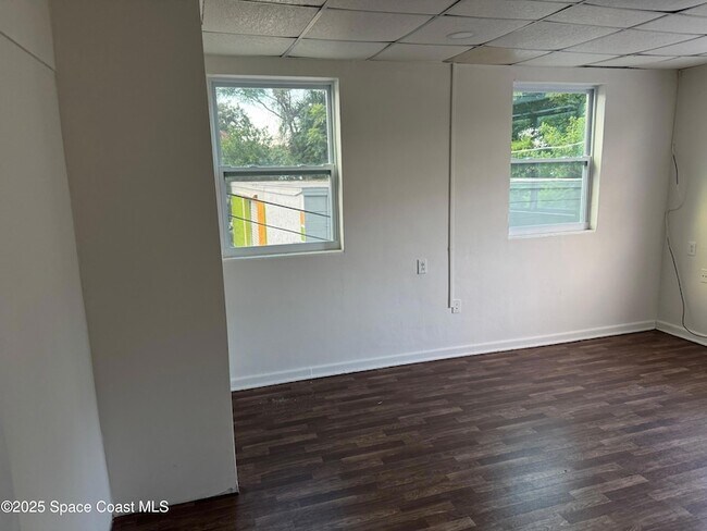 Building Photo - 808 Forrest Ave