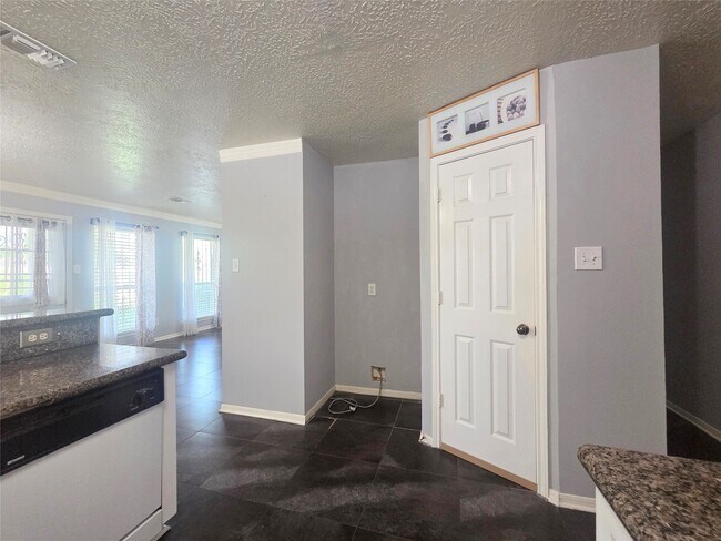 Building Photo - 16102 Mission Village Dr