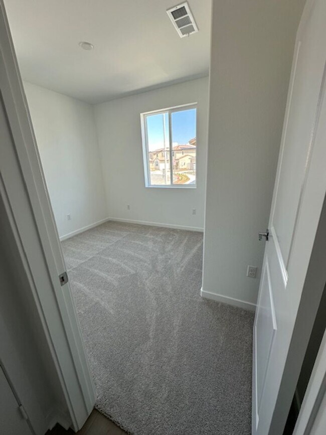 Building Photo - Brand New Lennar 4 Bedroom in French Valley