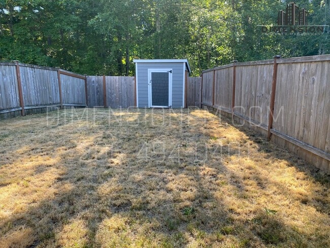 Building Photo - Spacious 4 Bed, 2.5 Bath Home with Garage ...