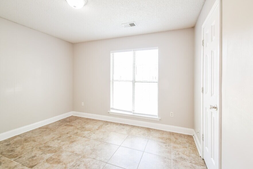 Building Photo - 7711 Iris Cove