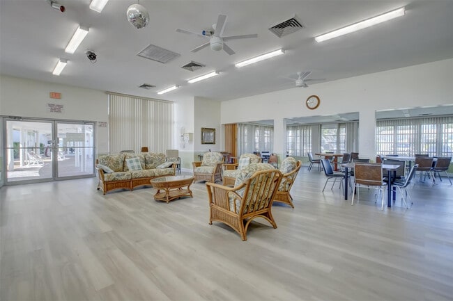 Building Photo - 321 NW 25th Ct