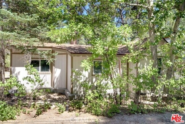 Building Photo - 39219 Cedar Dell Rd