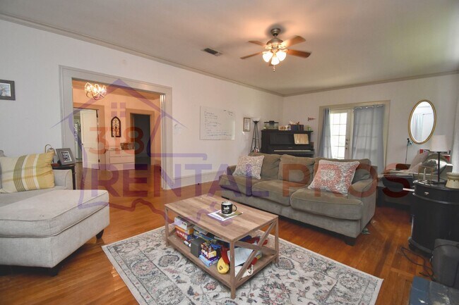 Building Photo - 3 Bed 2 Bath Home Within Walking Distance to Tech!