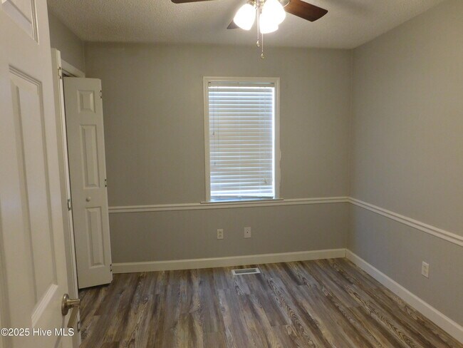 Building Photo - 305 Gibbs Rd