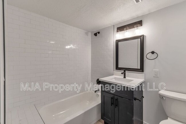 Building Photo - 2642-2642 S 800 E