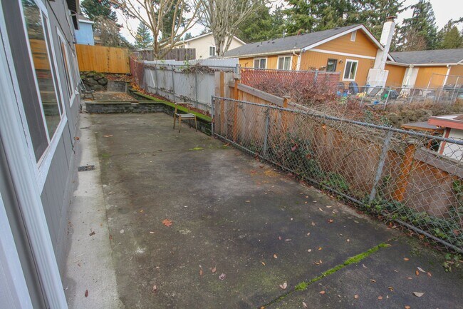 Building Photo - Ground Floor! 3BR Unit in Federal Way