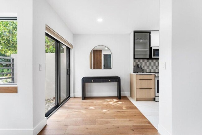 Building Photo - 5610 S Ocean Blvd